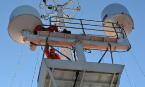 Antenna mast. RV Celtic Explorer